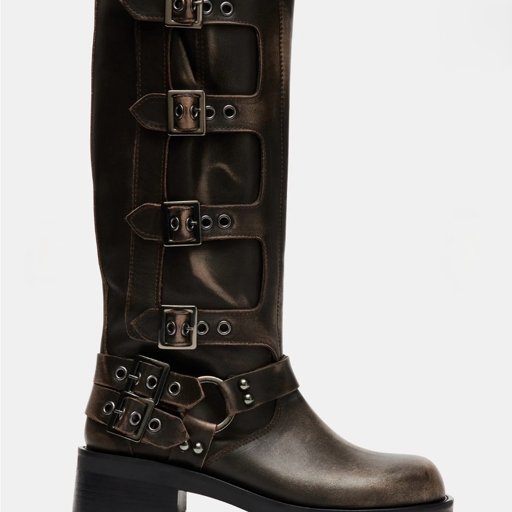 Brown Leather Buckle Boots 👢